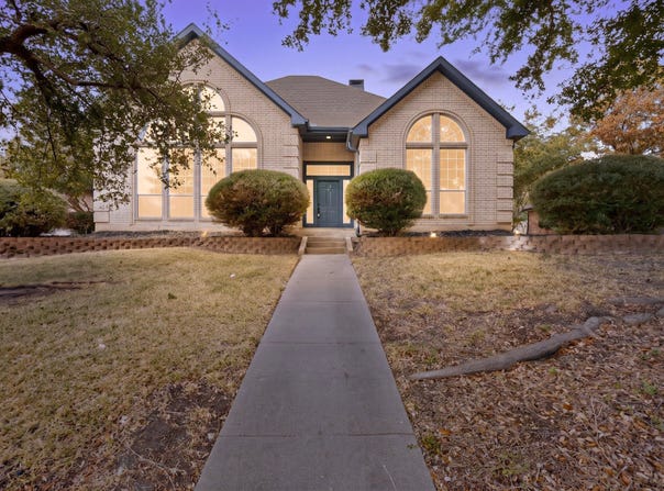 2002 Clearview Drive, Ennis, TX 75119