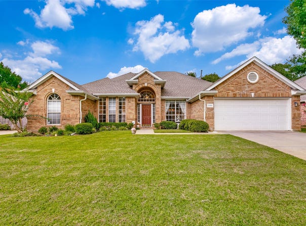 2304 Castlegate Drive, Corinth, TX 76210