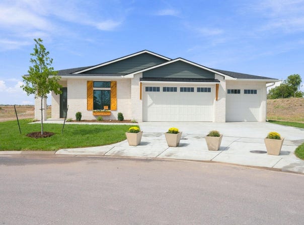 8342 Waterway Ct, Maize, KS 67101