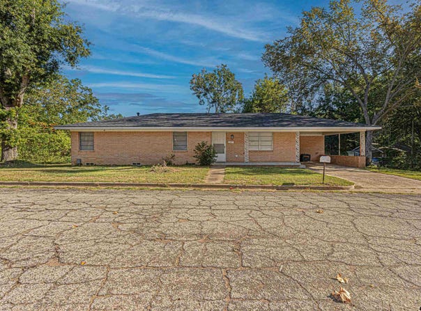 311 E Cottonwood, Overton, TX 75684