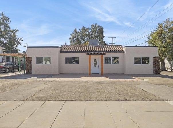 317 W Tulare Avenue, Tulare, CA 93274