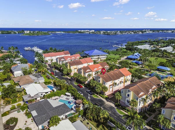131 Harbors Way, Boynton Beach, FL 33435
