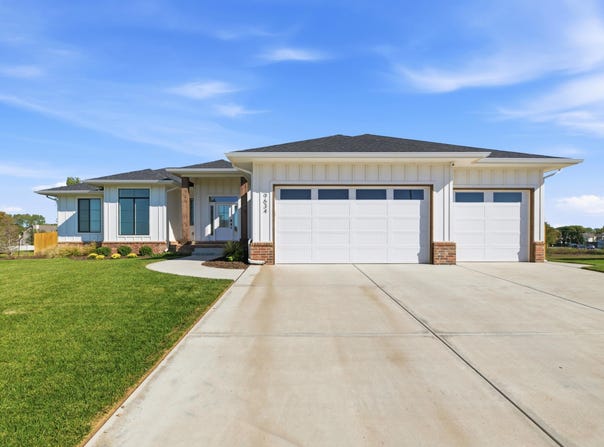 9634 W Cedar Ln, Maize, KS 67101