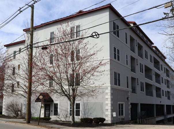 96 River Road, Manchester, NH 03104