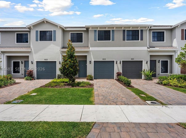 4825 Dillion St, Lake Worth, FL 33463
