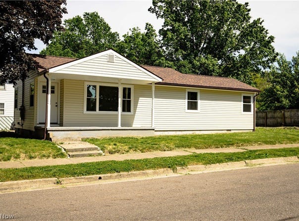 943 Erskine Avenue, Akron, OH 44306