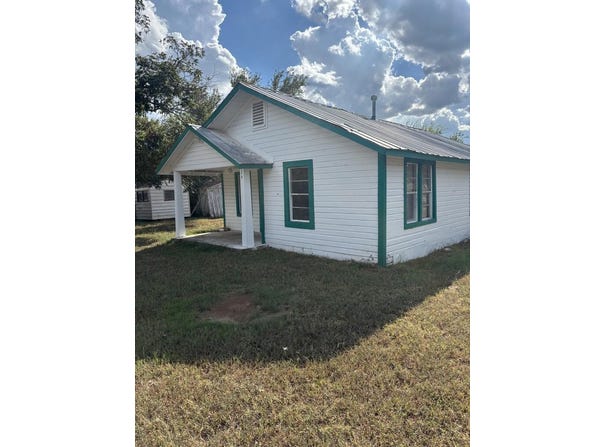 624 N Spring St, Mason, TX 76856