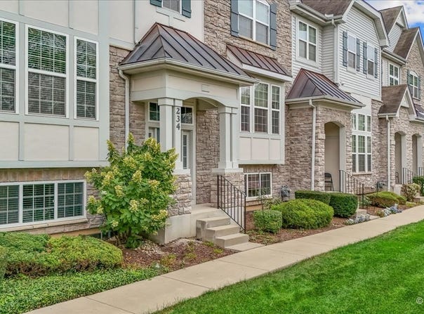 234 Bennett Drive, Carol Stream, IL 60188