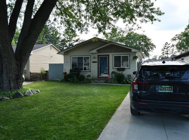 39675 Camp St Drive, Harrison Twp, MI 48045-5
