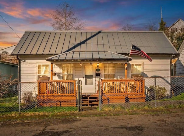 217 PITT St, Gardiner, OR 97441