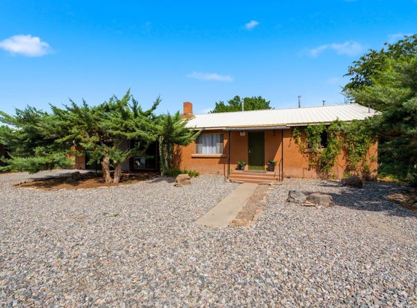 749 S McCurdy, Espanola, NM 87532
