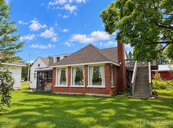 1112 N Co Rd 432, Gulliver, MI 49840