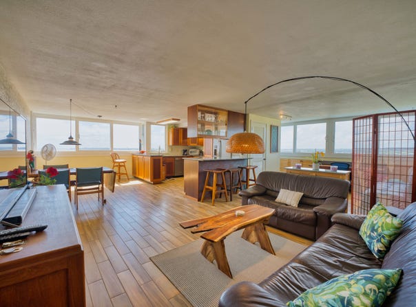 84 PUKIHAE ST, Hilo, HI 96720