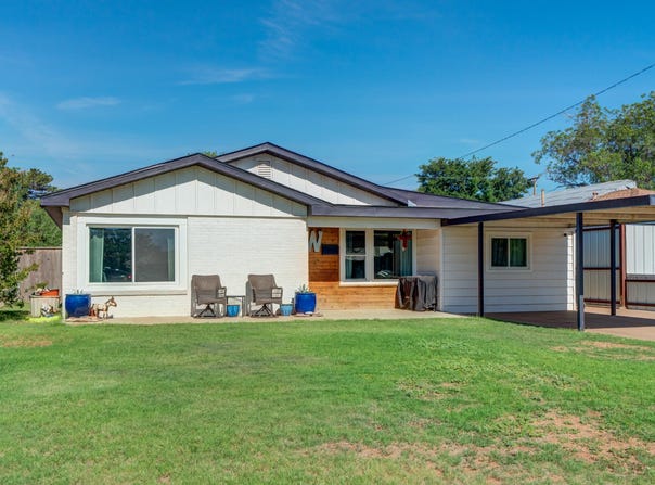 811 Borger Street, Plainview, TX 79072