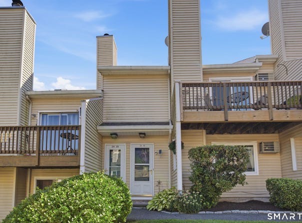 8 Rose Lane, Danbury, CT 06811