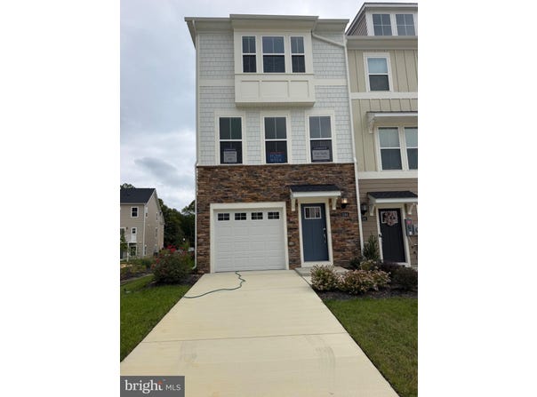 WHITE PLAINS, MD 20695