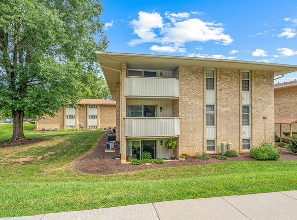 5260 Crossbow Cir, Roanoke, VA 24018