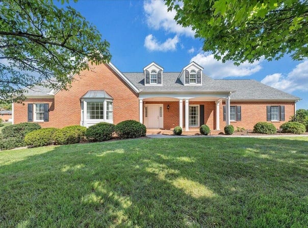 16 Pinehurst Dr, Daleville, VA 24083