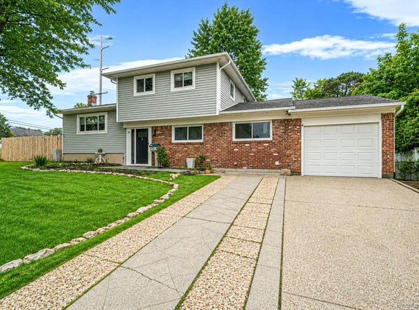 48 Hillside Avenue, Patchogue, NY 11772