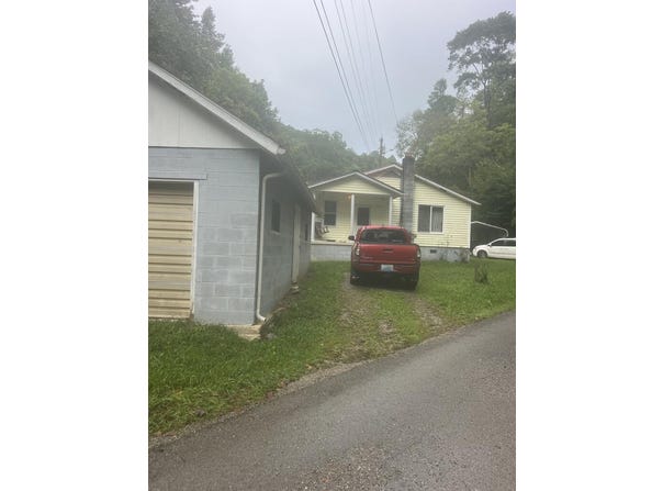 4621 mcRoberts road, McRoberts, KY 41835