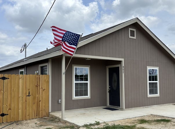 802 E 6th, Nixon, TX 78140