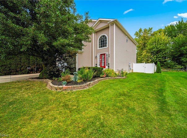 1121 Ashview Drive, Madison, OH 44057