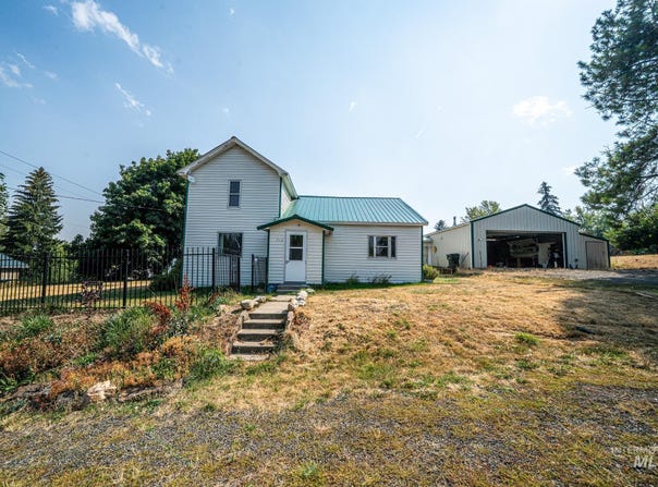 712 3rd Ave, Nezperce, ID 83543