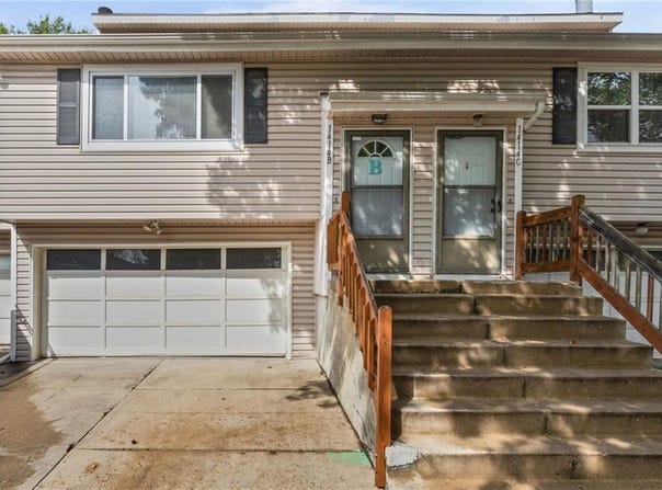 1414 E Mart-Way Circle, Olathe, KS 66061