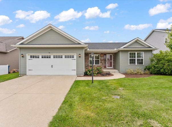 35 Lodge Trail, Monticello, IL 61856