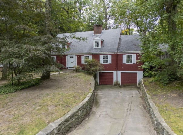 22 Glen Brook Rd, Wellesley, MA 02481