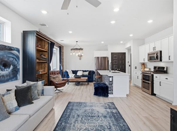 8525 Leroi Dr, Austin, TX 78744