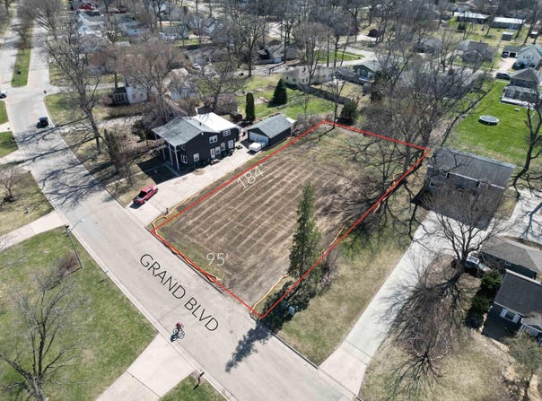 1623 Grand Boulevard, Cedar Falls, IA 50613