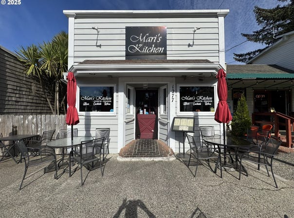 1277 BAY St, Florence, OR 97439