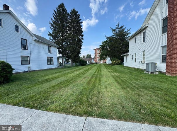 N RAILROAD, PALMYRA, PA 17078