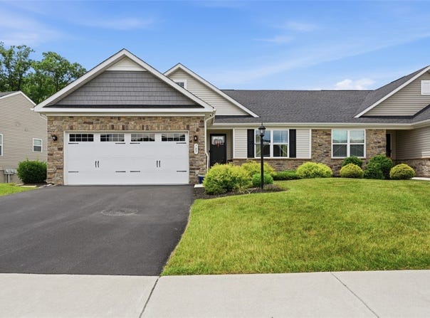 789 Oliver St, Harmony, PA 16037