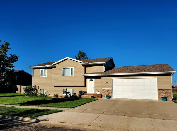 2025 Miller Lane, Aberdeen, SD 57401