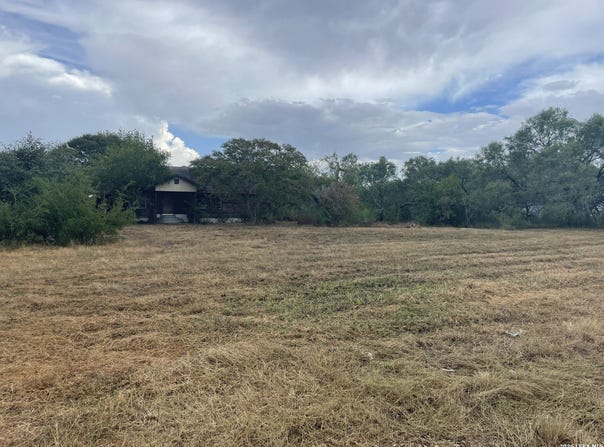 4672 Rakowitz, Adkins, TX 78101