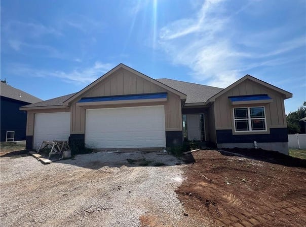 11715 E 231st Street, Peculiar, MO 64078