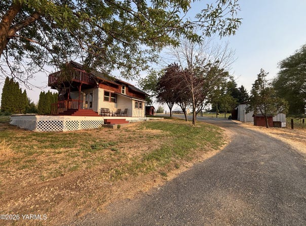 1701 Reservoir Loop Rd, Selah, WA 98942