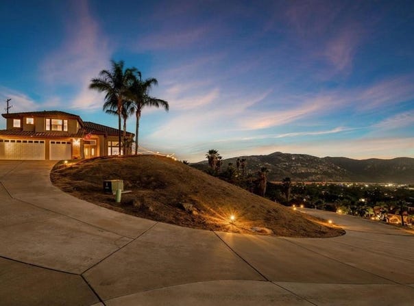 15844 Broad Oaks Road, El Cajon, CA 92021