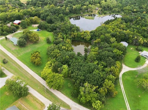 8567 Willow Court, Ozawkie, KS 66070