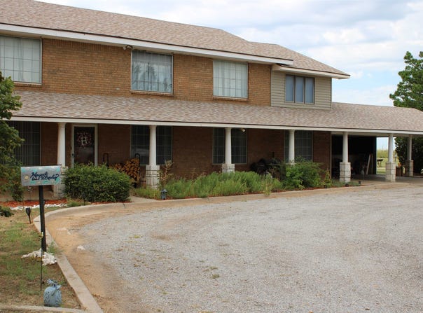 621 W Broadway, Vici, OK 73859