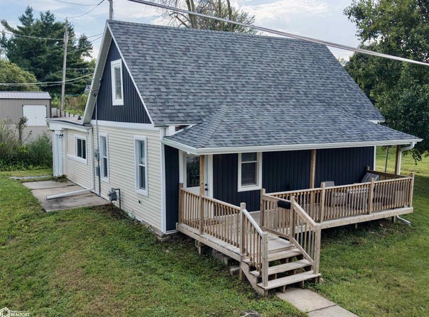 7 E High Street, Marshalltown, IA 50158