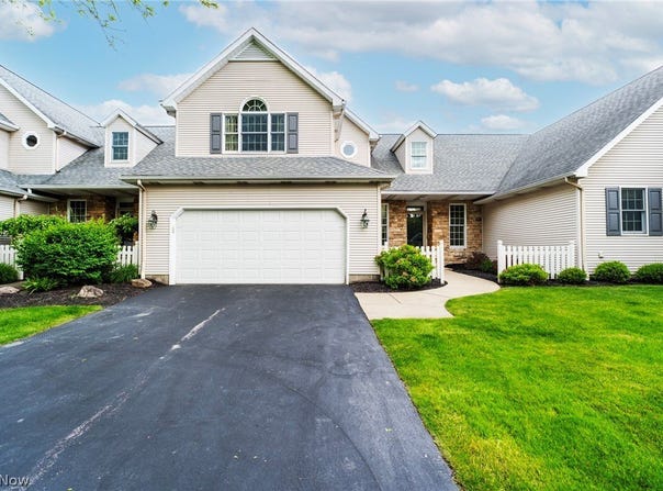22 Fieldstone, Poland, OH 44514