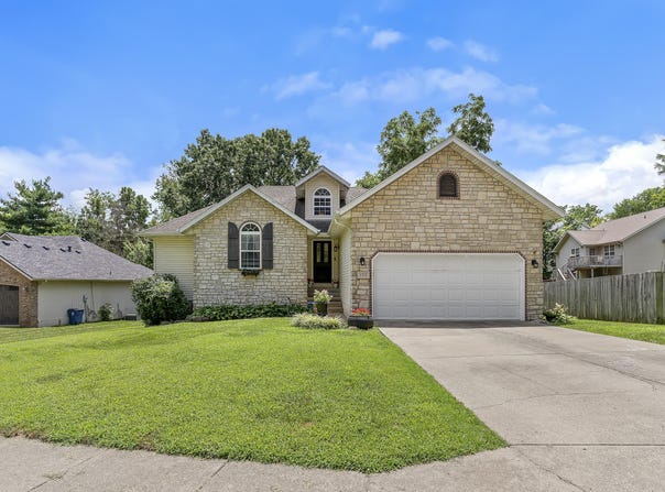 1212 W Merlin Drive, Ozark, MO 65721