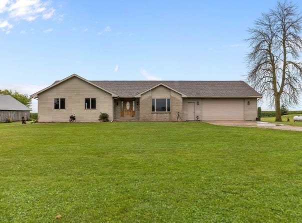 W1879 PLAINVIEW Road, SEYMOUR, WI 54165