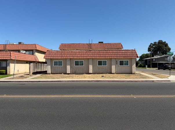 800 W Murray Avenue, Visalia, CA 93291