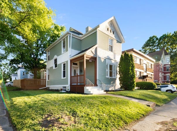 1237 Laidlaw Avenue, Cincinnati, OH 45237