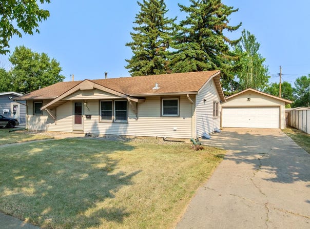 2006 California Drive, Minot, ND 58703