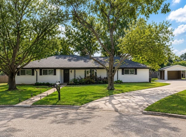 112 Royal Lane, Commerce, TX 75428